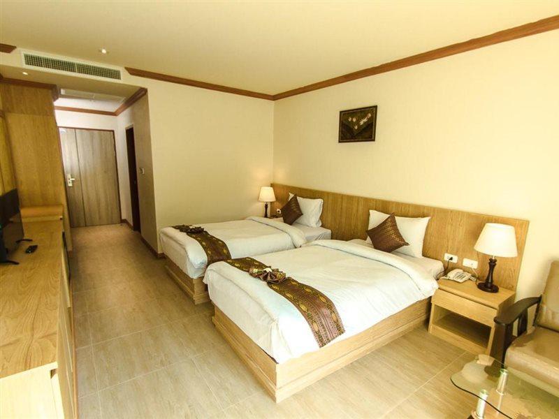 Airport Beach Hotel Phuket - Sha Extra Plus Nai Yang-stranden Eksteriør billede